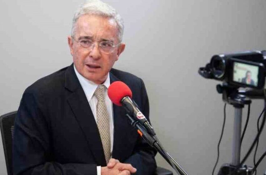  He servido a Colombia con voluntad inquebrantable, lealtad y amor, señala el expresidente Alvaro Uribe