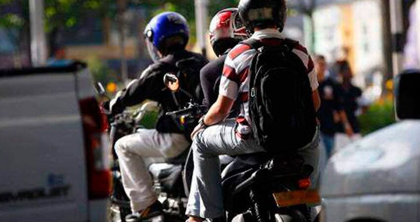  Motociclistas se sienten perseguidos por retenes e inmovilización del vehículo