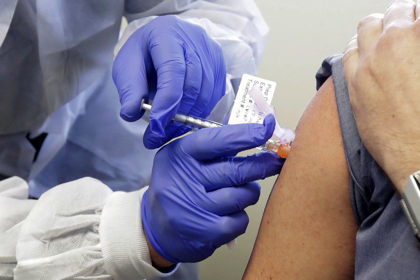  Pese a que no ha llegado la vacuna contra el coronavirus al país, el Gobernador anuncia su aplicación desde el 20 de febrero