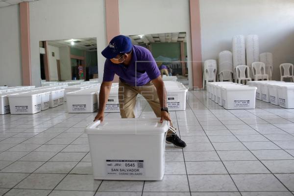  Salvadoreños reflexionan su voto para unas elecciones atípicas por la covid