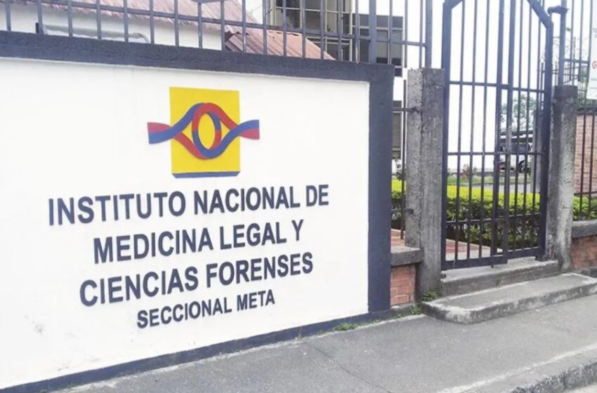  Familiares de menores desaparecidos frente a Medicina legal esperan información