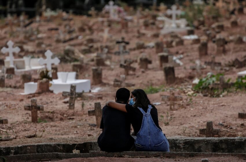  Brasil rompe su récord diario al registrar más de 4.000 muertes por covid-19