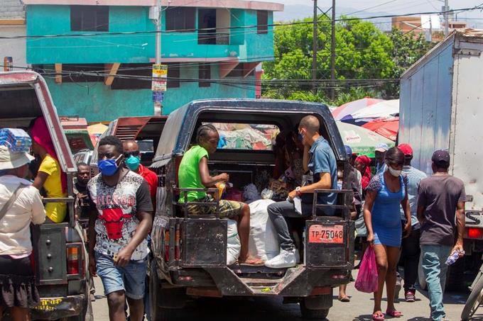  Al menos 21 muertos y 30 heridos en un accidente de tráfico en Haití