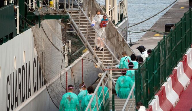  Llega a Canarias una embarcación precaria con los cadáveres de 24 inmigrantes