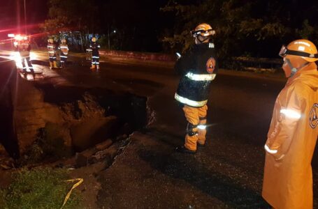 Inundaciones por fuerte aguacero anoche en diferentes sectores de la ciudad