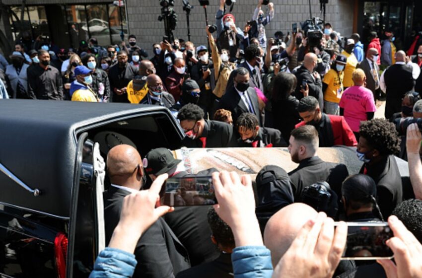  El funeral de Wright se convierte en un grito por la reforma policial en EE.UU.