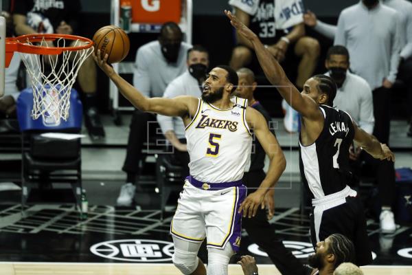 104-86: Los Clippers despedazan a unos Lakers inermes