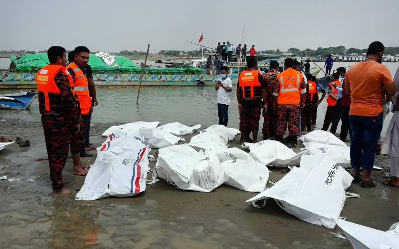  Al menos 26 muertos al volcar una embarcación con pasajeros en Bangladesh