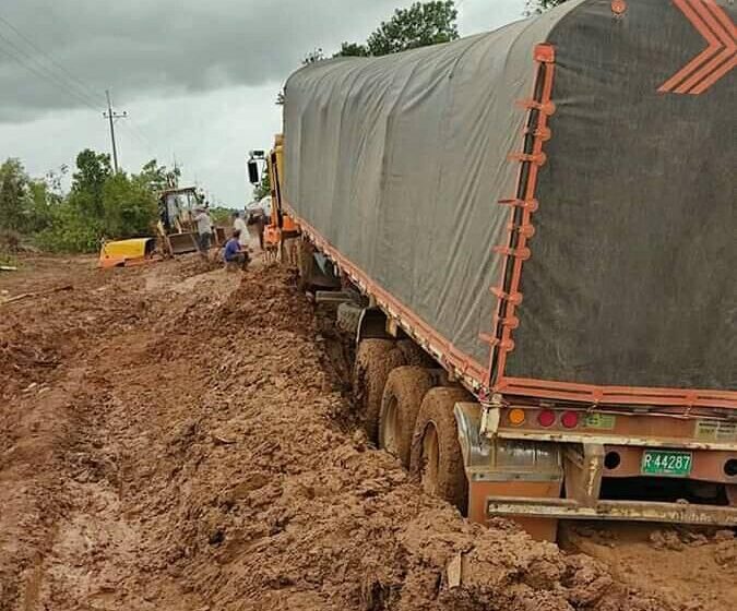  Camiones enterrados entre Meta y Vichada solicitan arreglo de la carretera