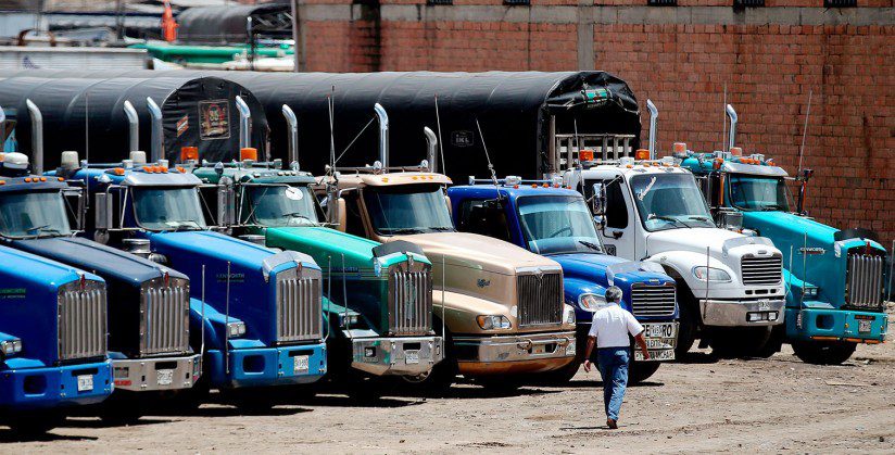  Los camioneros señalan como abusivos los altos precios en los peajes y el valor del galón de gasolina