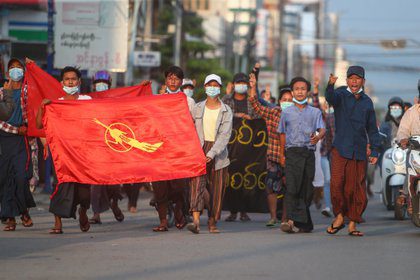  La junta birmana prohíbe los canales de televisión extranjeros vía satélite