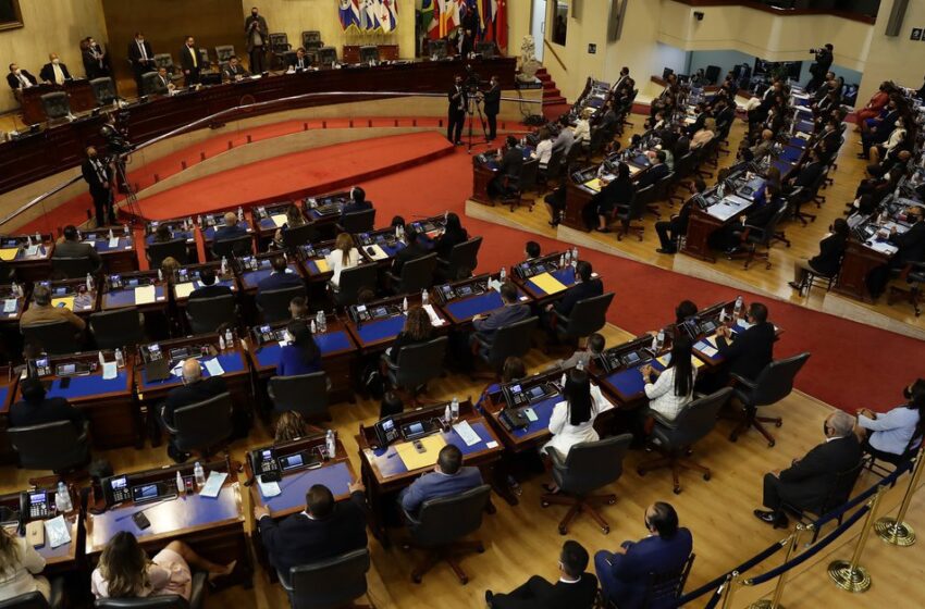  Veintiún expresidentes piden a la OEA actuar para preservar la democracia salvadoreña