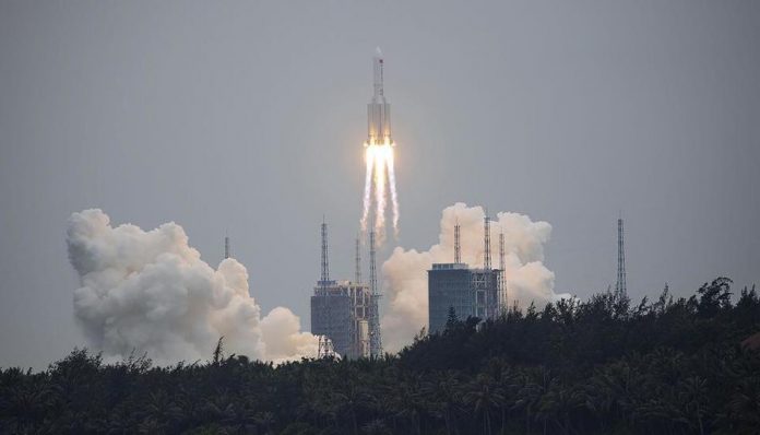  El Pentágono rastrea un cohete chino fuera de control que regresa a la Tierra