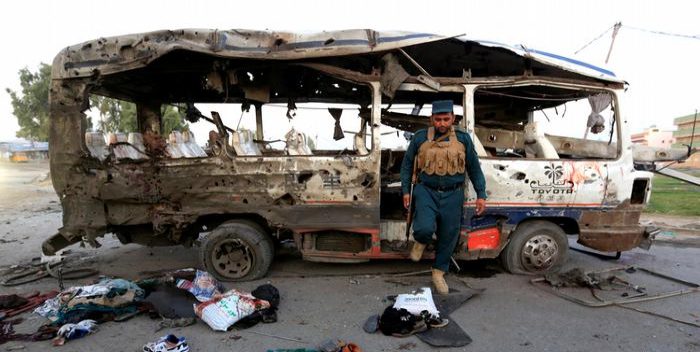  Al menos 11 muertos por dos bombas al paso de un autobús en Afganistán
