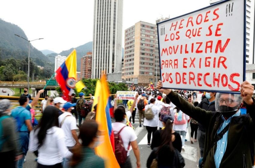  Una marea blanca toma las calles de Colombia en reproche a las protestas