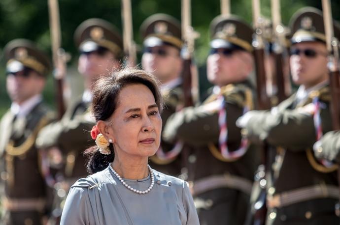  Suu Kyi comparece en persona ante un tribunal por primera vez tras el golpe