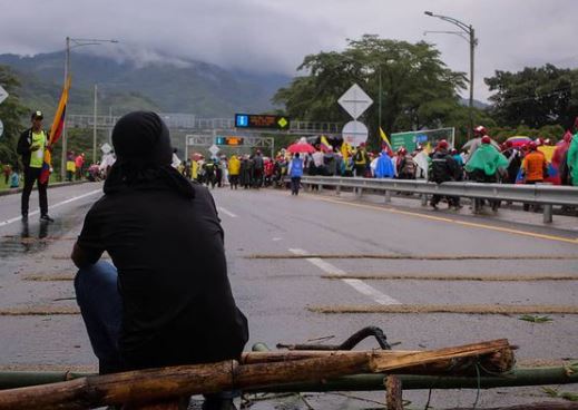  Desbloquearon en Llano Lindo libre el paso en la vía  a  Bogotá