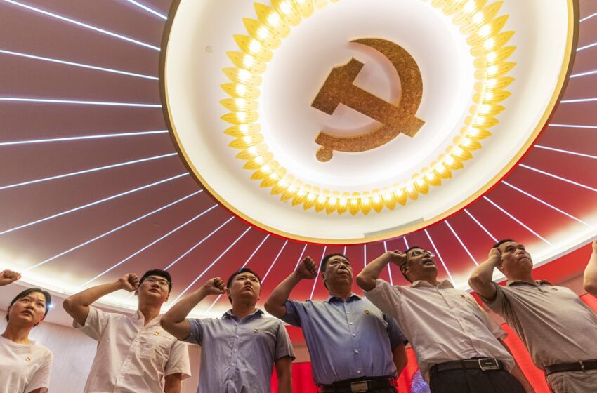  Xi Jinping condecora a héroes silenciosos del PCCh por el centenario