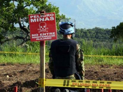  Una pareja y su hija resultaron afectados al explotar una mina antipersona