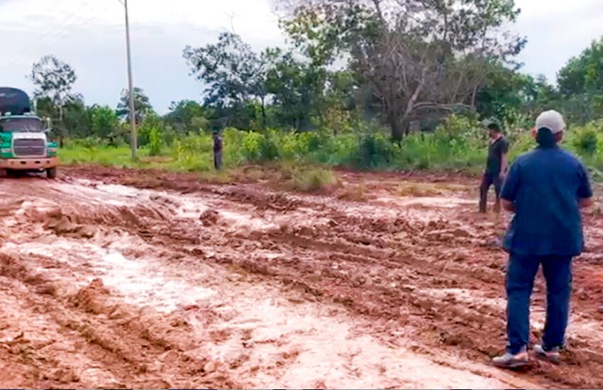  “Publicaron fotos del mejoramiento de la vía entre Los Mangos y El Viento y el problema sigue” dijo  habitante de Tres matas en Vichada