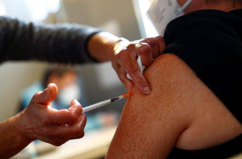  Cómo reducir la molestia en el brazo tras recibir la vacuna contra el covid-19
