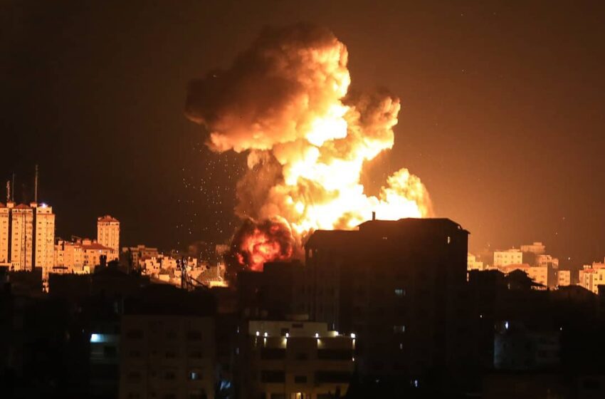  Israel bombardea objetivos de Hamás tras lanzamiento de globos incendiarios