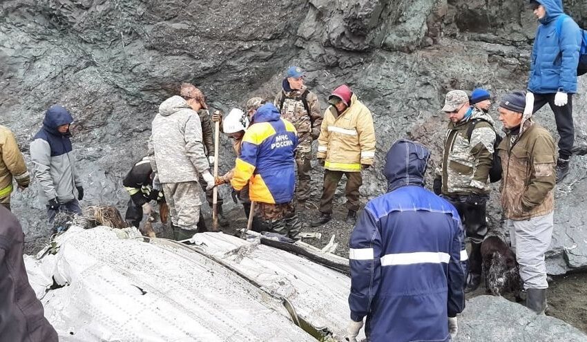  Hallan nueve cadáveres de pasajeros del avión siniestrado en el este de Rusia