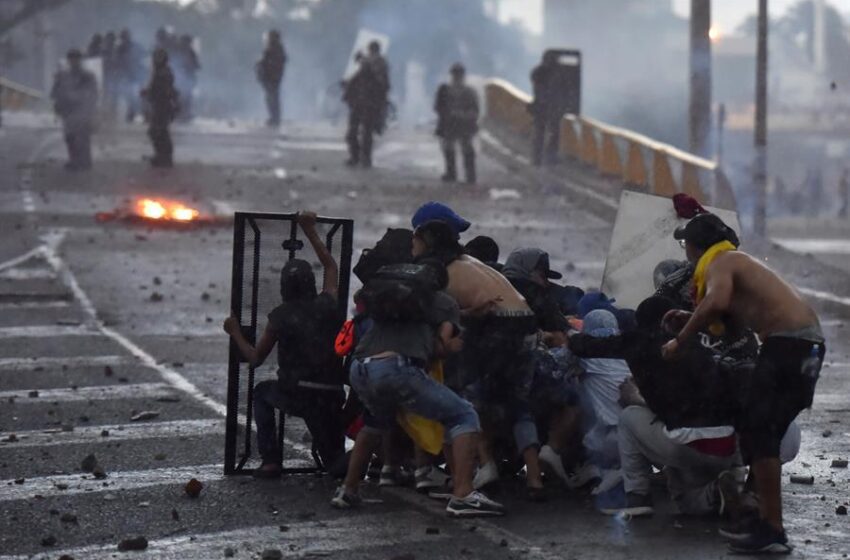  Hubo presencia de paramilitares en 27 ciudades durante protestas en Colombia