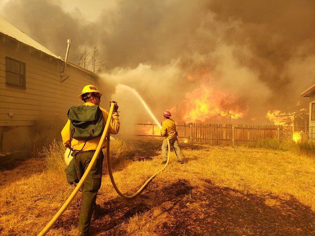  El mayor incendio activo en California ya ha quemado casi 200.000 hectáreas