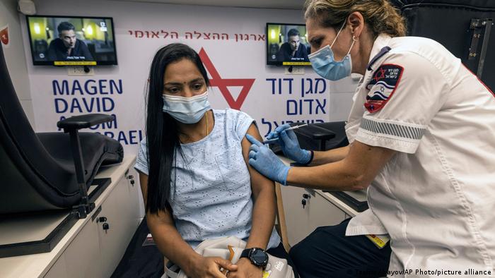  Israel amplía la tercera dosis a toda la población apta para la vacuna