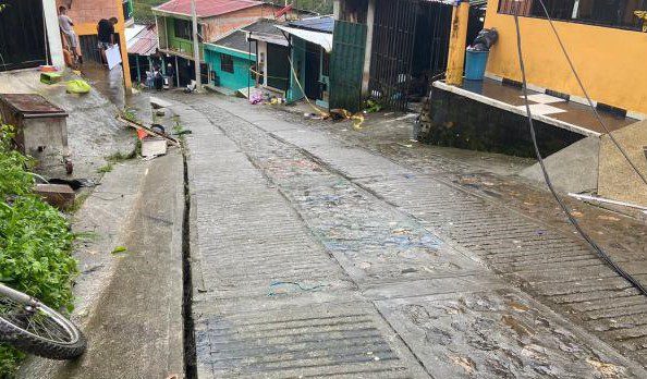  Se ha evacuado sesenta familias damnificadas en  Guayabetal