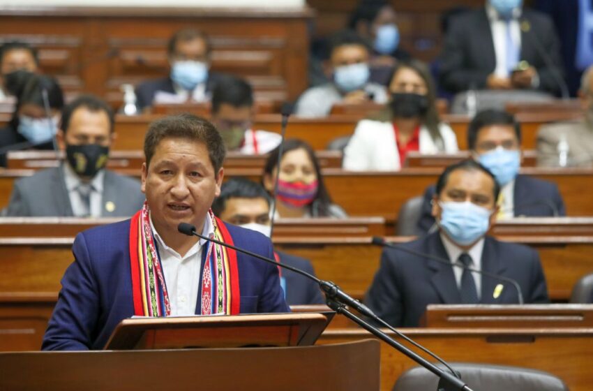  El Gobierno de Perú espera el voto de confianza tras 9 horas de debate en Congreso