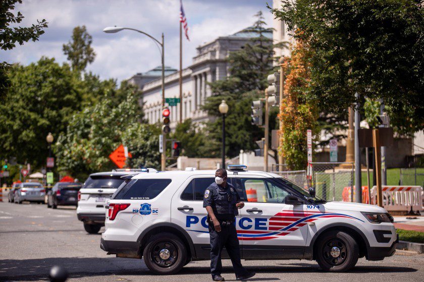  Se rindió  el hombre que desató amenaza de bomba cerca del Congreso estadounidense