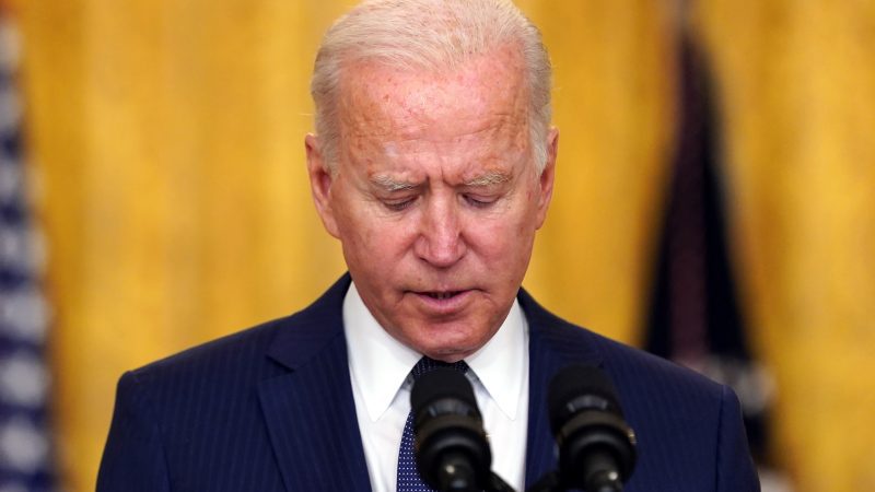  Biden promete venganza contra EI por los ataques en Kabul con 13 soldados muertos