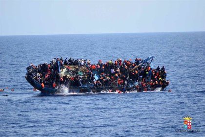  Ascienden a 52 los migrantes muertos al naufragar una lancha que iba a España