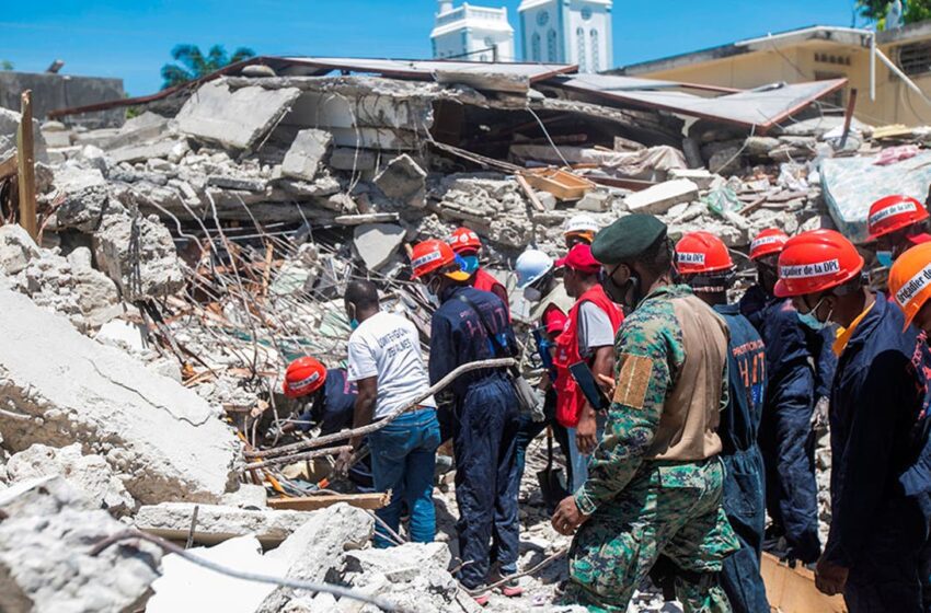  Sube a 2.189 la cifra de muertos por el terremoto de Haití, con hospitales y funerarias al límite