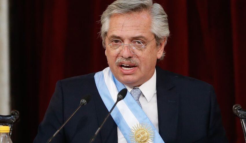  Crisis de Gobierno argentino arrecia mientras presidente evalúa renuncias