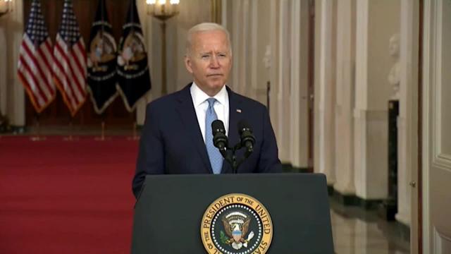  Biden se defiende y dice que la opción era irse de Afganistán o aumentar tropas