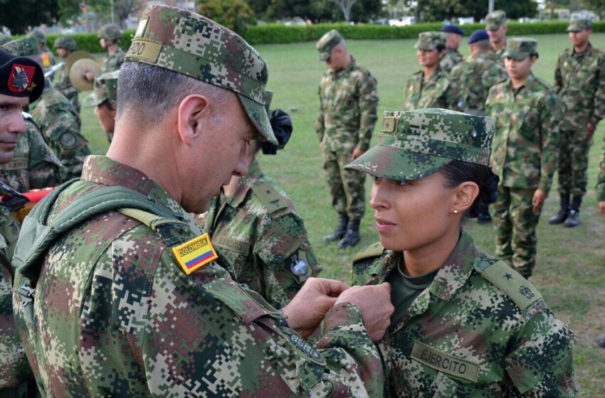 Son 23 mujeres y 10 hombres que en el ejército serán en breve Oficiales Administrativos