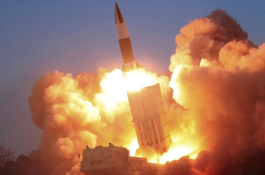 Corea del Norte lanza dos misiles balísticos hacia el mar de Japón