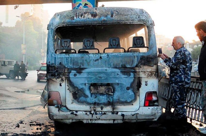  Al menos 13 muertos por explosión de bombas en un autobús militar en Damasco