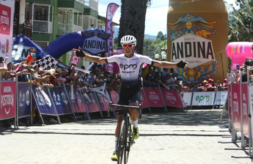  Aldemar Reyes gana la segunda etapa del Clásico RCN y asume el liderato