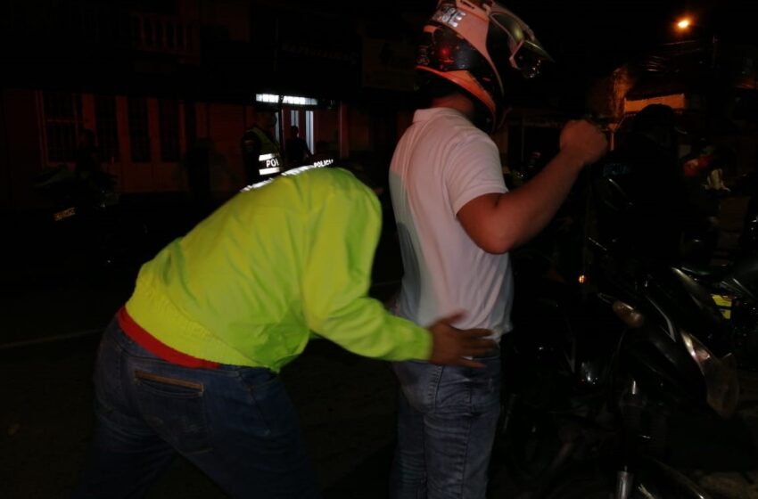  La Policía intervino los barrios Jordán y Calamar anoche en Villavicencio