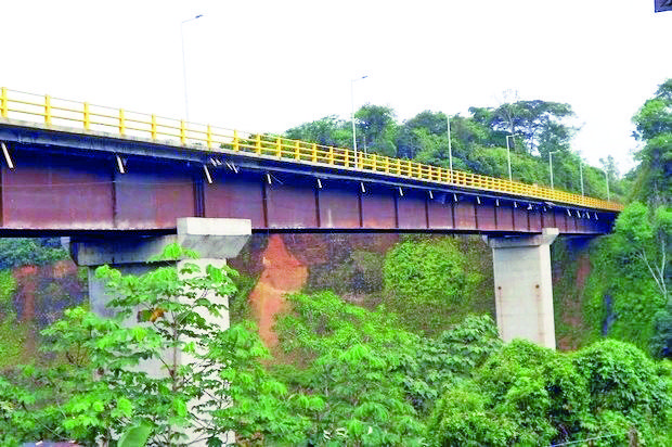  Una mujer amenazó con lanzarse del puente que comunica al Galán con el barrio Mesetas