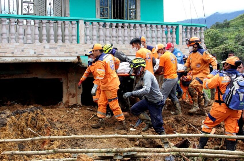  Al menos 12 muertos y 10 heridos en Colombia por deslizamiento de tierra