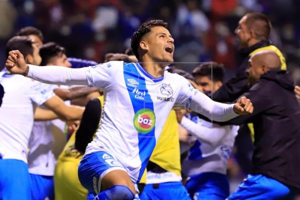 El paraguayo Silva ataja tres penaltis y pone al Puebla en cuartos de final