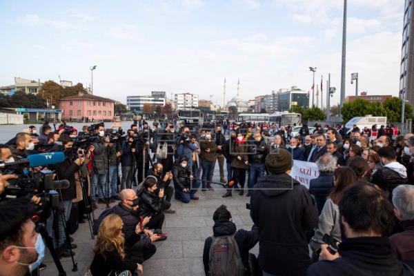  TURQUÍA DERECHOS – La oposición turca exige la liberación del activista Kavala ante el ultimátum europeo