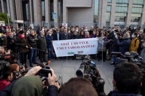 La oposición turca exige la liberación del activista Kavala ante el ultimátum europeo