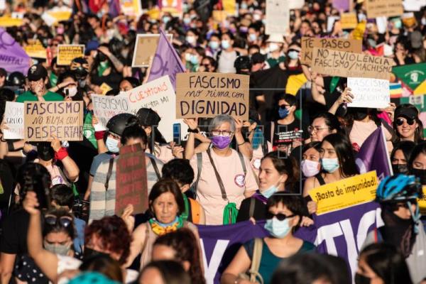 Las chilenas se toman las calles en el Día contra la violencia machista