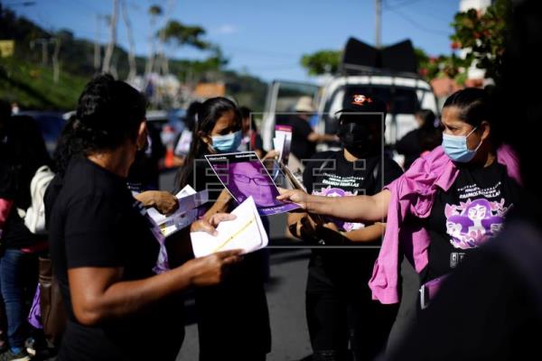 Salvadoreñas recuerdan a las mujeres desaparecidas y exigen su localización